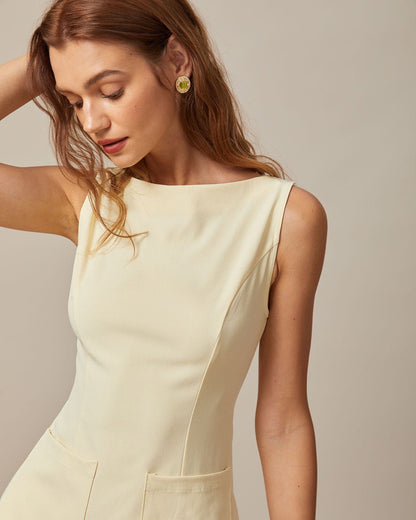 Vestido mini amarillo de corte bootcut con escote